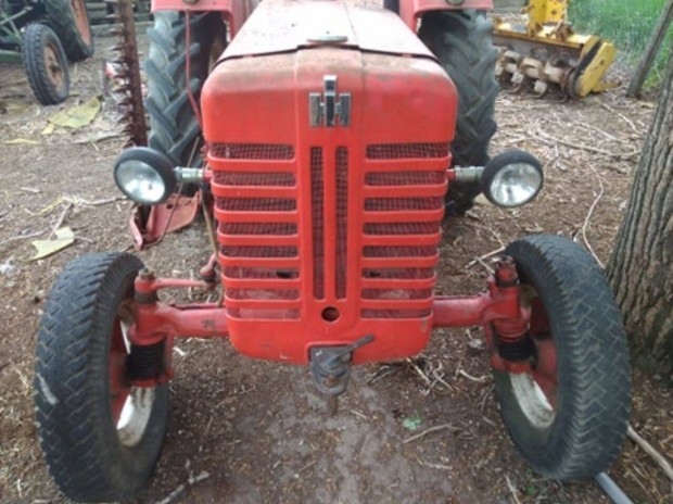 Mccormick 324 veterán traktor