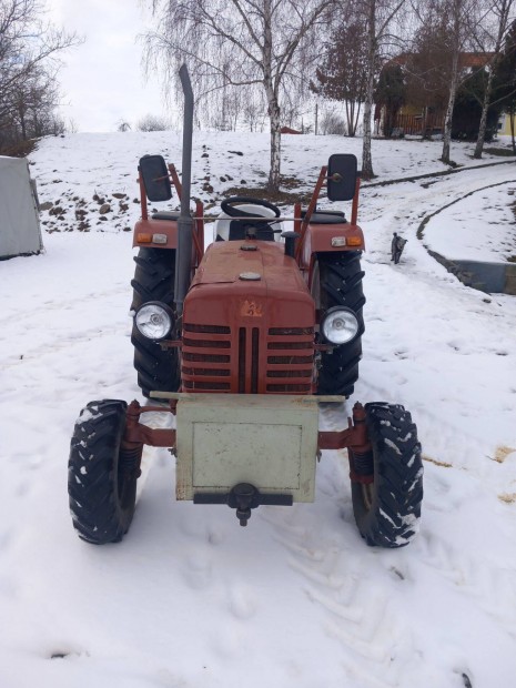 Mccormick D 326 kistraktor elad�