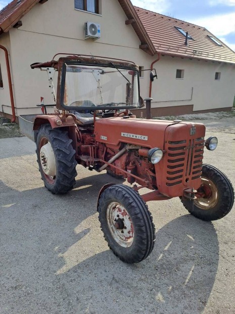 Mccormick D-432 kistraktor