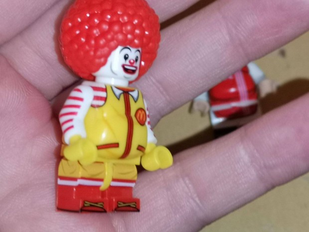 Mcdonalds - Ronald Mcdonald, KFC Sanders Ezredes figurk (tbbfle)