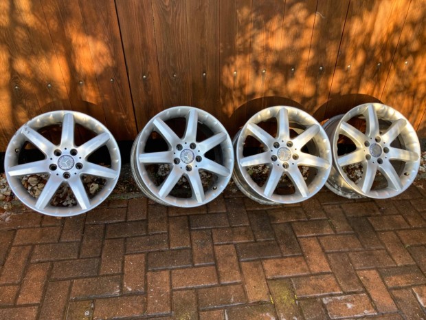 Mecdes-Benz Alshain knnyfm kerktrcsa