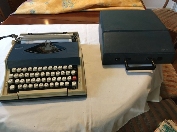 Mechanikus táska irógép, abc 2000S tipusú