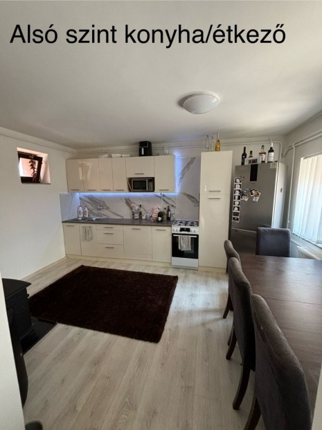 Mecsek l�b�n�l t�gas csal�di h�z elad�