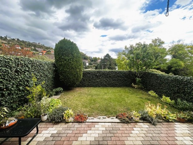 Mecsekoldali panor�ma  h�romszintes csal�di h�z elad�!