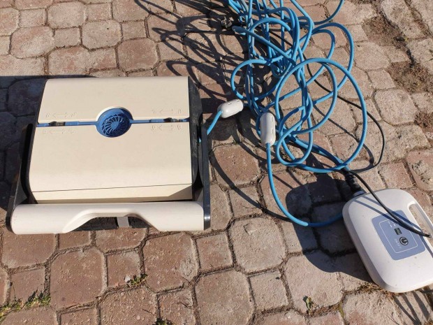 Medence robotporszívó