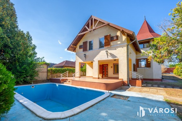 Medenc�s apartmanh�z K�r�shegyen elad�