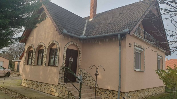 Medenc�s csal�di h�z