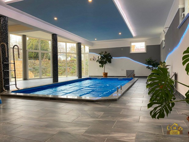 Medenc�s csal�di h�z Szigetszentmikl�s, Duna parti r�sz�n! 1108