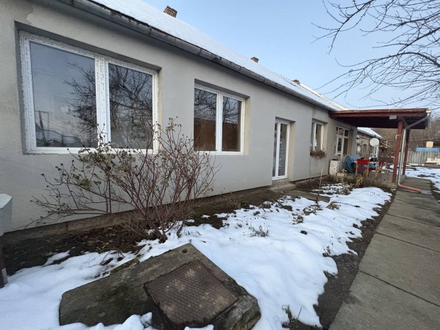 Medina Csal�di h�z elad�