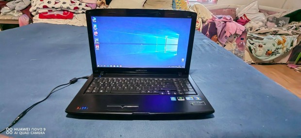 Medion 4x2666mhz,8gb DDR3,640gb,Duppla vga,jó akku!