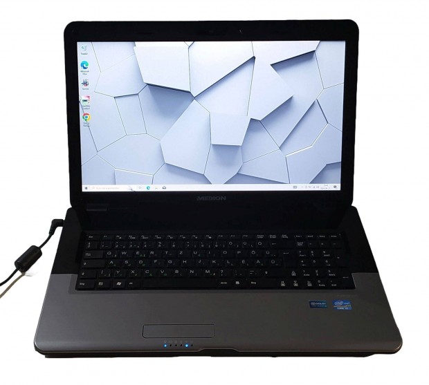Medion Akoya E7218 laptop / notebook / 17.3" / i3-2310M / 4GB DDR3 / 1