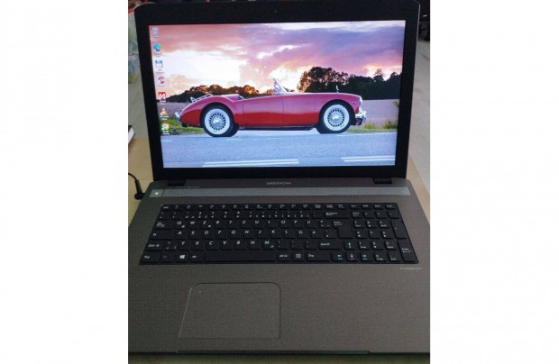 Medion Akoya E7226 laptop 17.3, Quadcore, 8Gb, 240Gb SSD