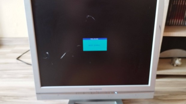 Medion MD 32117 PQ LCD monitor 17 collos szlltssal egytt