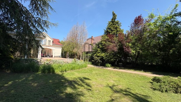 Mediterrán luxusvilla Kisorosziban - 1890 m2 telek, 333 m2; 30 helység