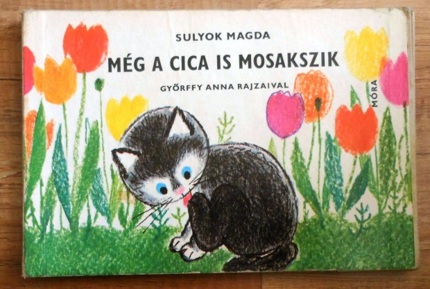 Mg a cica is mosakszik