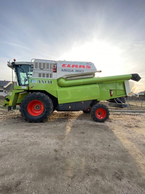 Mega 360 gabona kombajn