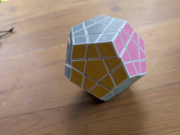 Megaminx, 12 oldalas rubik kocka fehér, szilikonozva