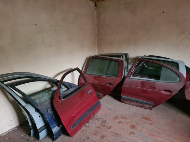 Megane 1-es oldal ajtk