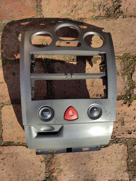 Megane 2 k�z�pkonzol burkolat kapcsol�kkal