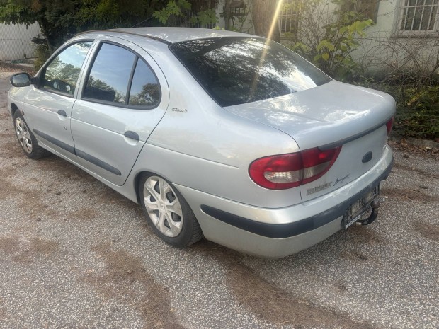 Megane csomagtr ajt lkhrt lmpa vonhorog 
