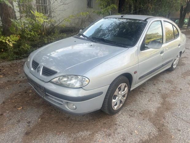 Megane lmpa lkhrt srvd motorhztet ajt tkr 