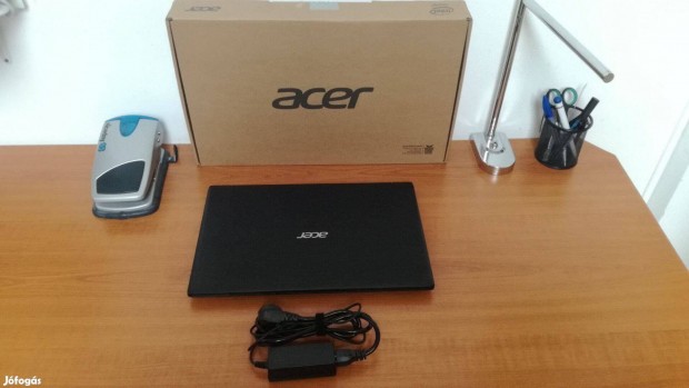 Megkmlt Acer A315 laptop (4 magos Intel, SSD, j akku, magyar bill.)