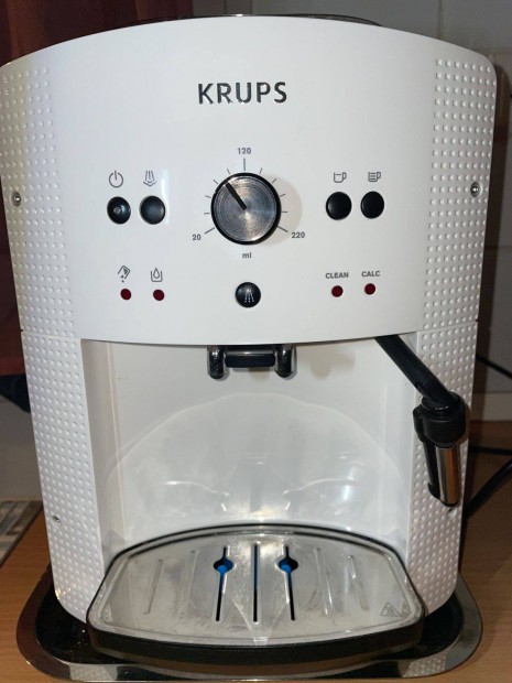 Megkmlt Krups Essential EA810570 fehr