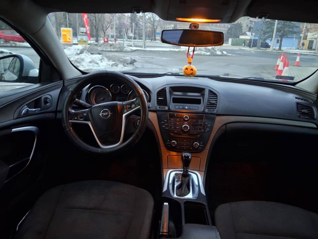 Megk�m�lt Opel Insignia 2.0d 2010 �vj�rat 