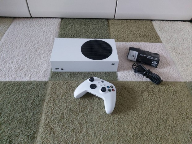 Megkmlt jszer Xbox Series S Tartozkaival 