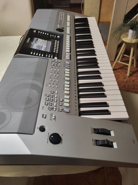 Megkmlt Yamaha Psr s 910