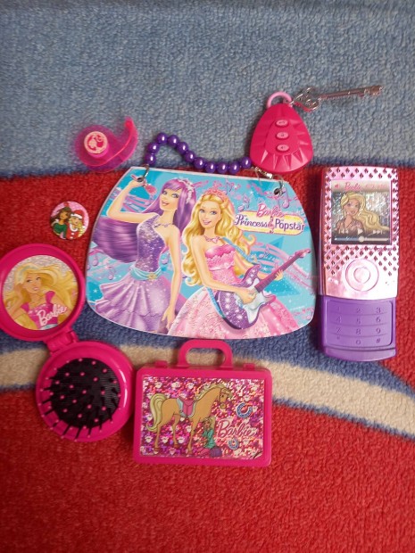 Megkmlt! Barbie fs, kulcs, telefon, brnd