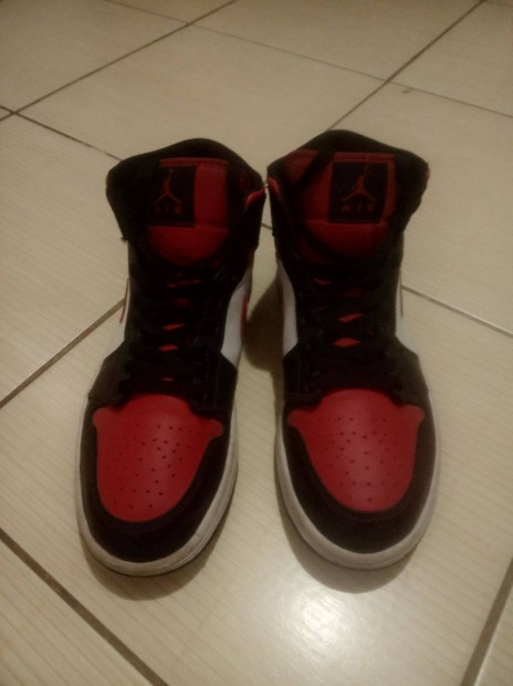 Megkmlt llapot Jordan 1 Mid Bred toe