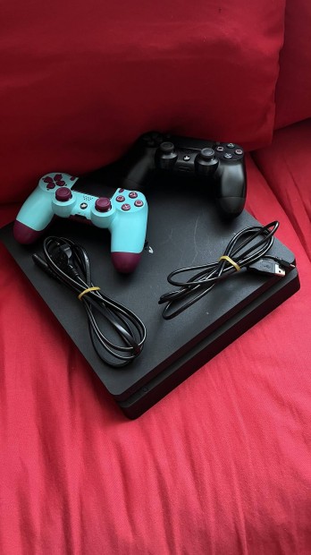 Megkmlt llapot PS4 Slim 1 TB + 2 kontroller