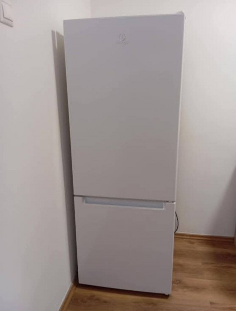 Megkímélt állapotú alul fagyasztós hűtőszekrény eladó
