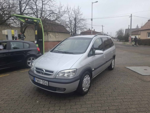 Megkimelt opel zafira 1.6 benzin 7 szemely 