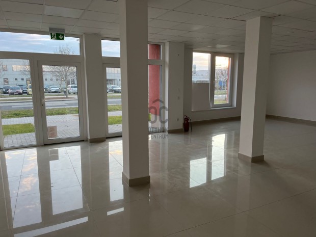Megosztható üzlethelyiség irodával, szociális helységekkel