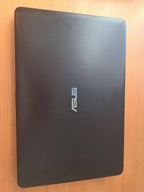 Megvigyzott Asus laptop