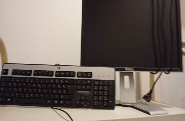 Mellékelt alig használt cikkek eladók /Monitor scanner billentyűzet
