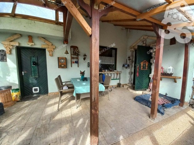 Melyet csupa z�ld �lel k�r�l!