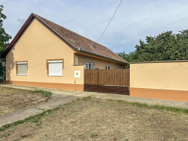 M�lyk�t, azonnal k�lt�zhet�, �88 nm-es csal�di h�z elad�