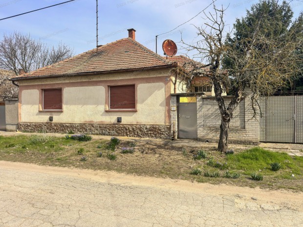 M�lyk�t, fel�j�tand�, 94 nm-es csal�di h�z elad�