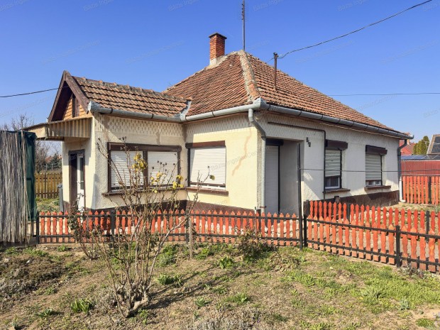 M�lyk�ton,azonnal k�lt�zhet�, 68 nm-es csal�di h�z elad�