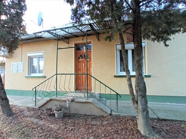 Mende, Bacsó Béla utca, 76 m2-es, családi ház, 3 szobás, átlagos