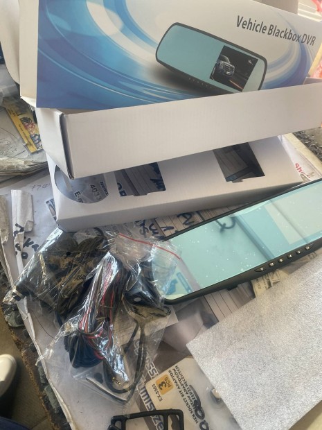 Menet rgzit illetve tolat kamera egybe kijelzvel