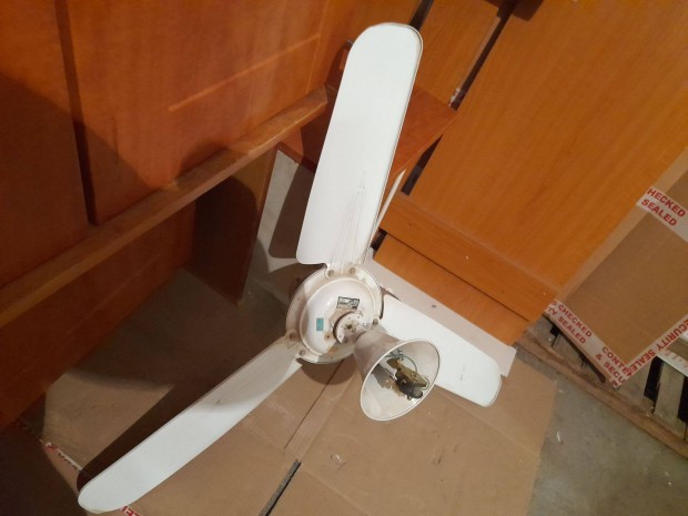 Mennyezeti ventilátor húzókapcsolós