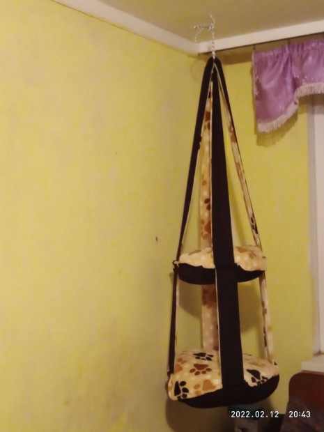 Mennyezetre rögzithető macska játszó 150cm magas 29000ft óbuda