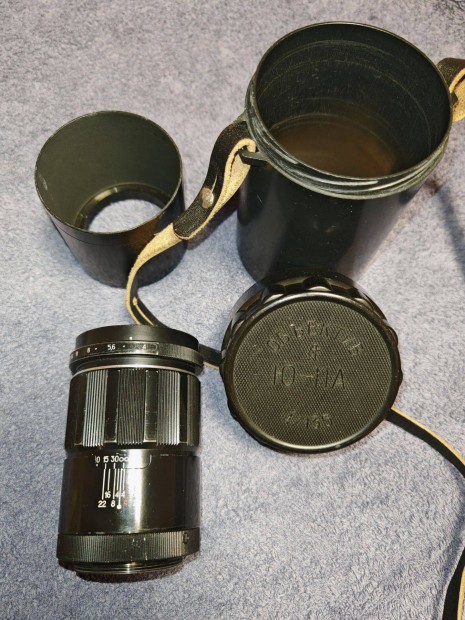 Menő M42 objektív bakeli tokjával (Jupiter 11A)