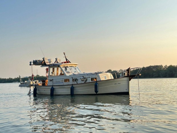 Menorquin Curricane 42 exkluzv motoros Yacht motorcsnak