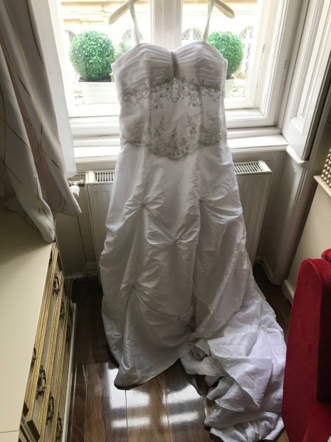 Menyasszonyi ruha 50 es méret fehér Klausg