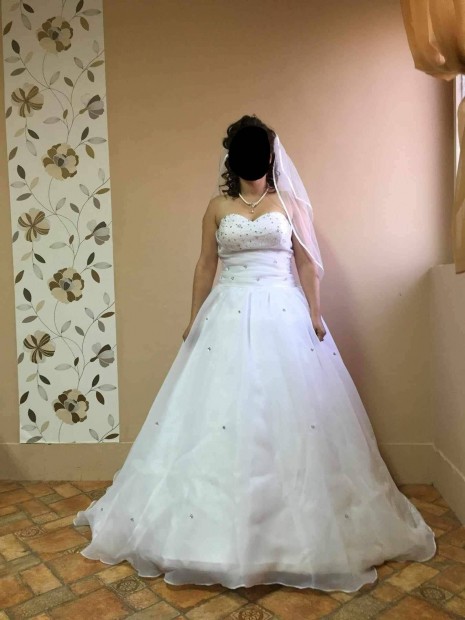 Menyasszonyi ruha 